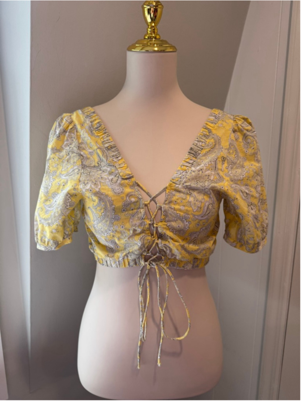 H&M Divided Yellow Paisley Lace-Up Crop Top Boho Peasant Blouse Size Small‎